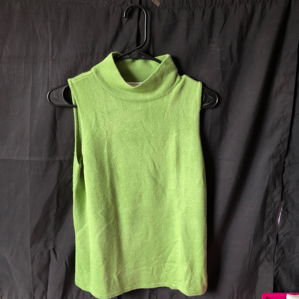 green sleeveless turtleneck